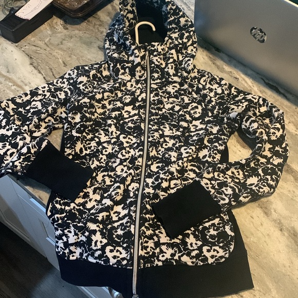 LULULEMON ATHLETICA Hoodie ZipUp jacket. Heavyduty Thick jacket- cold weather!! - Picture 12 of 12